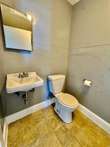 100 Cabot 7, Beverly, MA 01915