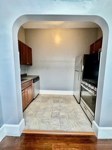 100 Cabot 7, Beverly, MA 01915