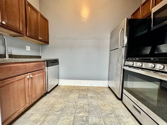 100 Cabot 7, Beverly, MA 01915