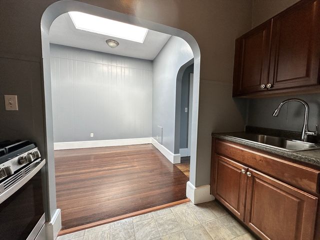 100 Cabot 7, Beverly, MA 01915