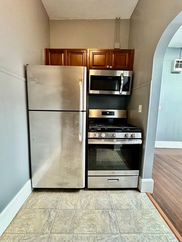 100 Cabot 7, Beverly, MA 01915