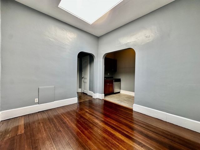 100 Cabot 7, Beverly, MA 01915