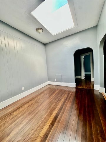 100 Cabot 7, Beverly, MA 01915