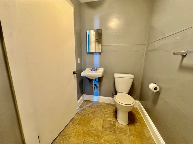 100 Cabot 7, Beverly, MA 01915