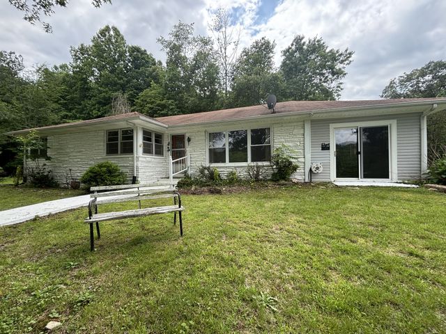 145 Keeton Dr, Hohenwald, TN 38462