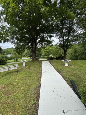 145 Keeton Dr, Hohenwald, TN 38462