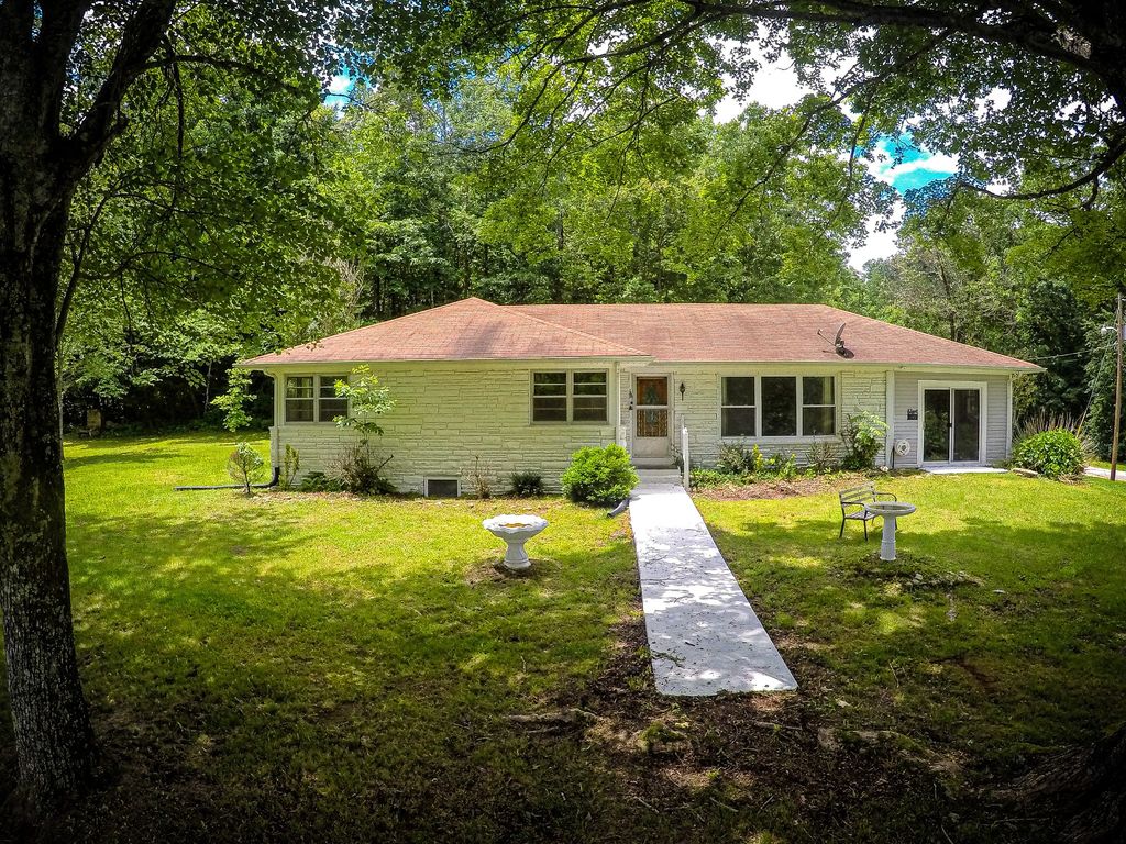 145 Keeton Dr, Hohenwald, TN 38462