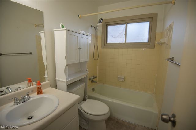 3841 Nottingham Avenue, Youngstown, OH 44511