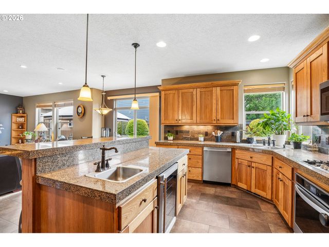286 Se CONDOR Dr, Gresham, OR 97080