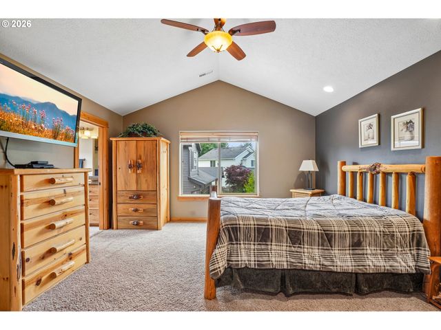 286 Se CONDOR Dr, Gresham, OR 97080