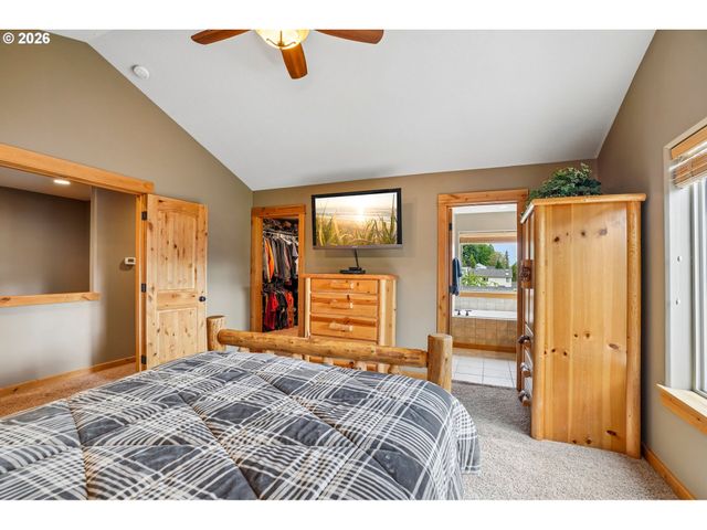 286 Se CONDOR Dr, Gresham, OR 97080