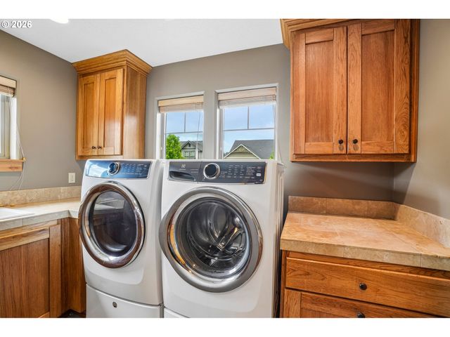 286 Se CONDOR Dr, Gresham, OR 97080