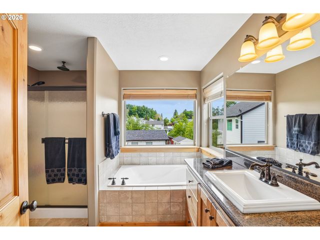 286 Se CONDOR Dr, Gresham, OR 97080