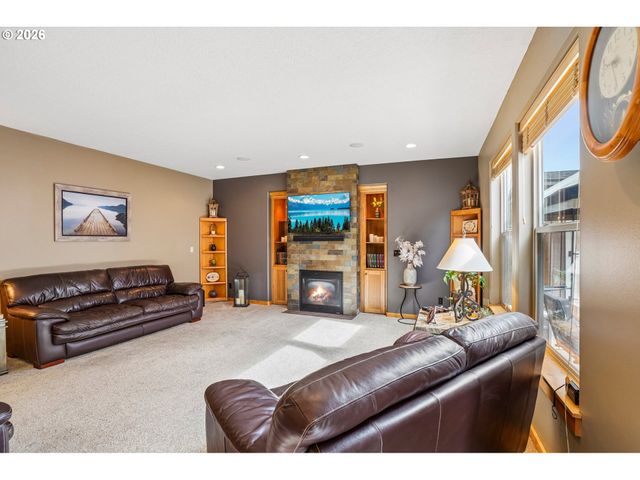 286 Se CONDOR Dr, Gresham, OR 97080