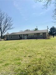 3302 N Witte Drive, Poteau, OK 74953