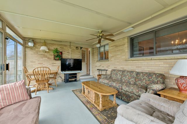 1715 Verde Court, Mount Prospect, IL 60056