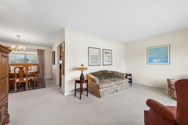 1715 Verde Court, Mount Prospect, IL 60056