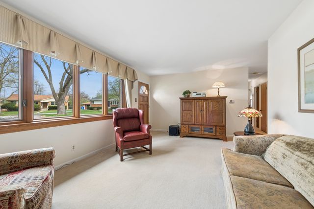 1715 Verde Court, Mount Prospect, IL 60056