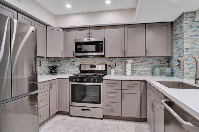 1555 N Chaparral Road 207, Palm Springs, CA 92262