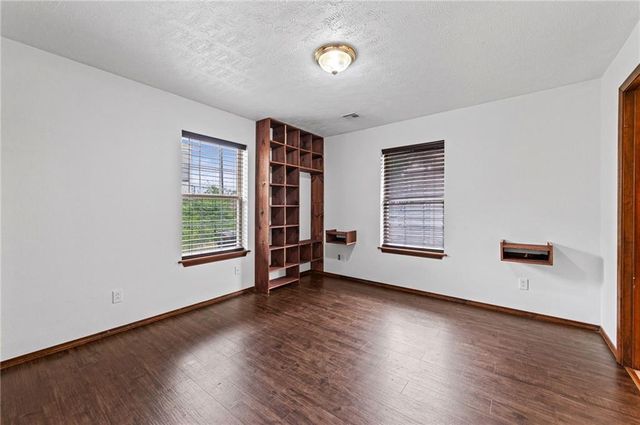 800 N 9th Street, Kansas City, KS 66101