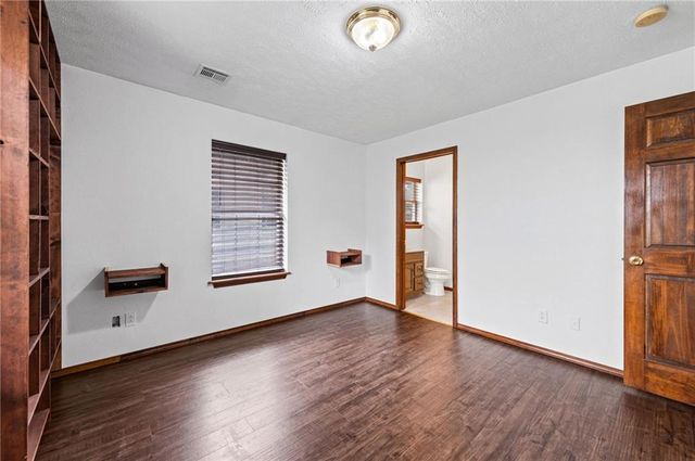 800 N 9th Street, Kansas City, KS 66101
