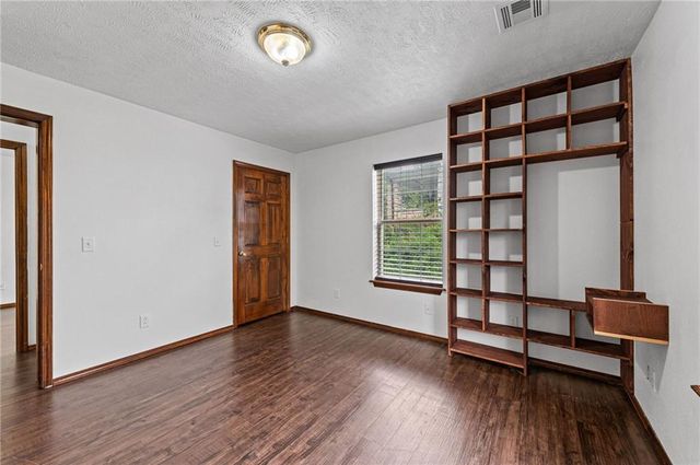 800 N 9th Street, Kansas City, KS 66101