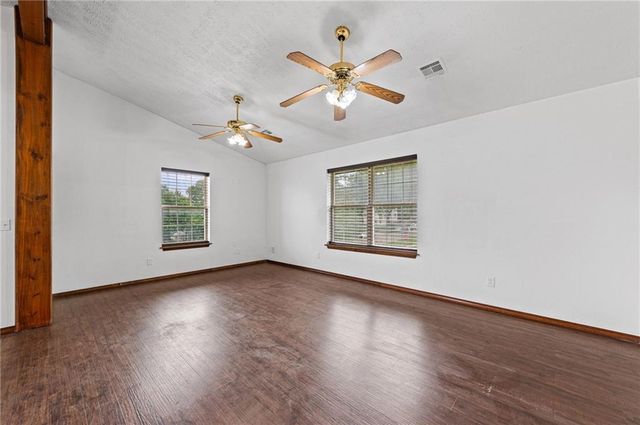 800 N 9th Street, Kansas City, KS 66101