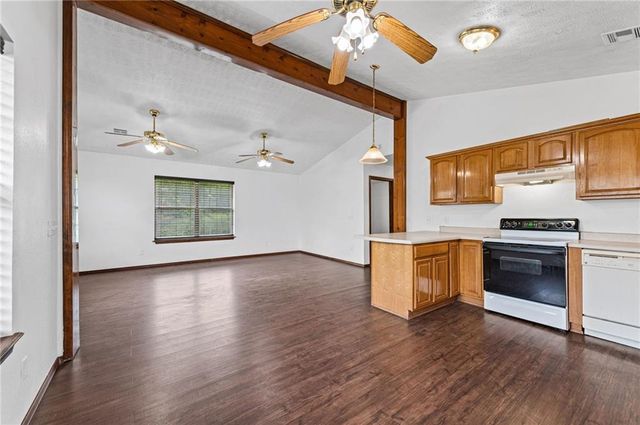 800 N 9th Street, Kansas City, KS 66101