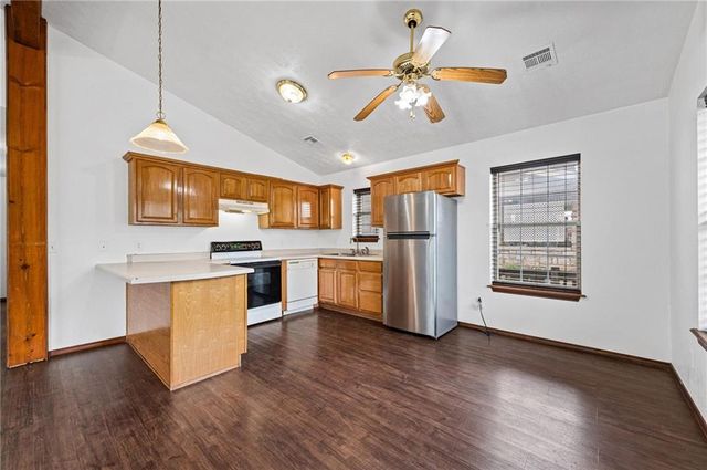 800 N 9th Street, Kansas City, KS 66101
