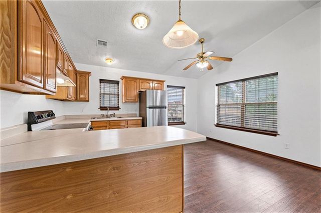 800 N 9th Street, Kansas City, KS 66101