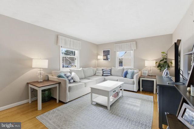 8 SAMANTHA LANE, Hamilton, NJ 08619