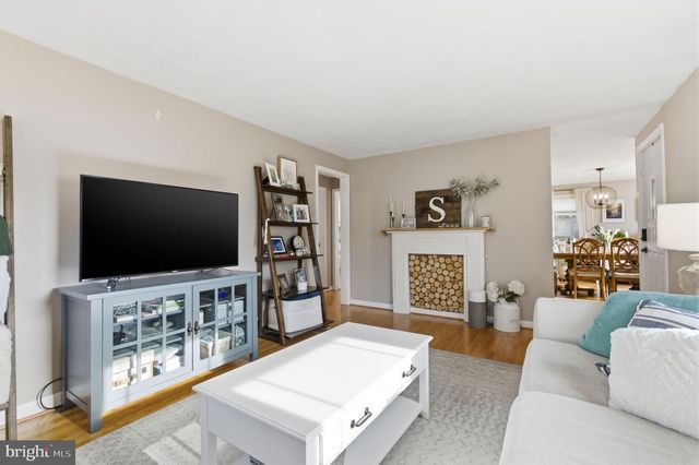 8 SAMANTHA LANE, Hamilton, NJ 08619