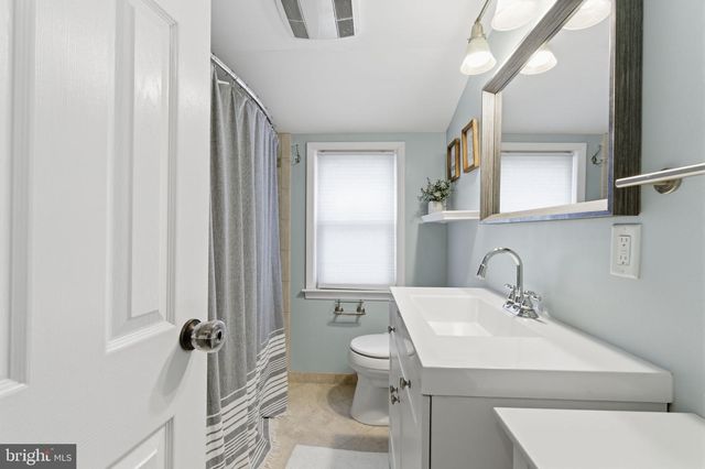 8 SAMANTHA LANE, Hamilton, NJ 08619