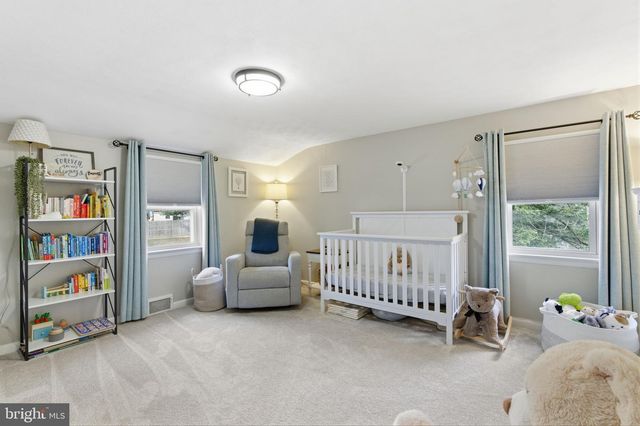 8 SAMANTHA LANE, Hamilton, NJ 08619