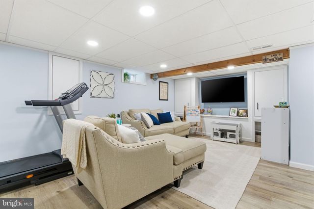 8 SAMANTHA LANE, Hamilton, NJ 08619