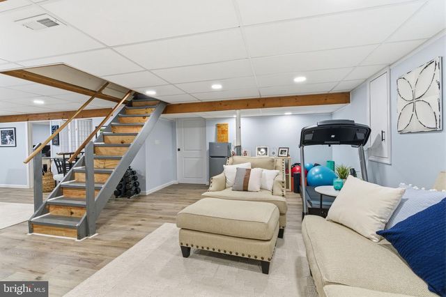 8 SAMANTHA LANE, Hamilton, NJ 08619