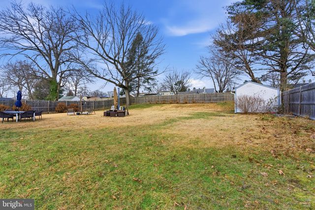 8 SAMANTHA LANE, Hamilton, NJ 08619