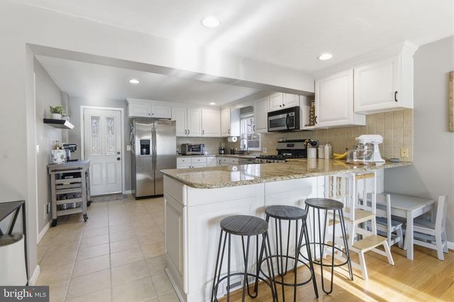 8 SAMANTHA LANE, Hamilton, NJ 08619