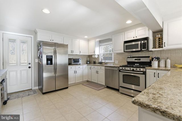 8 SAMANTHA LANE, Hamilton, NJ 08619