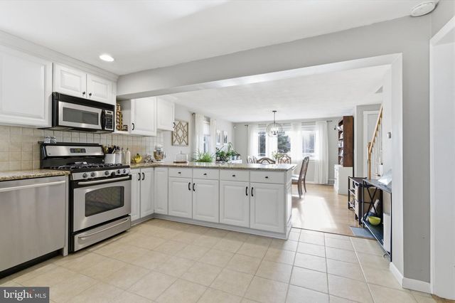 8 SAMANTHA LANE, Hamilton, NJ 08619