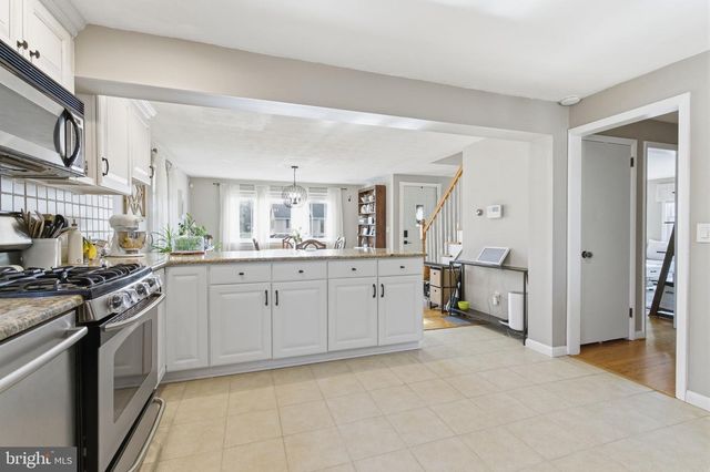 8 SAMANTHA LANE, Hamilton, NJ 08619