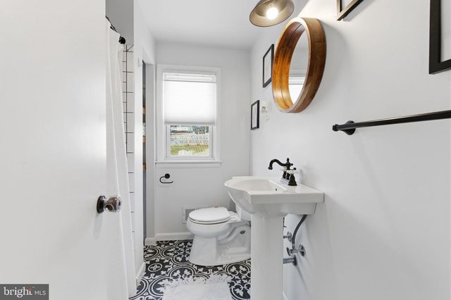 8 SAMANTHA LANE, Hamilton, NJ 08619