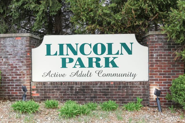 1124 Lincoln Park East Drive, Greenwood, IN 46142
