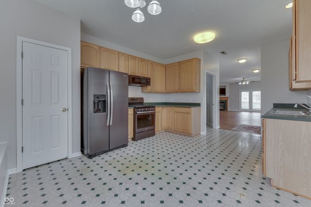 1124 Lincoln Park East Drive, Greenwood, IN 46142