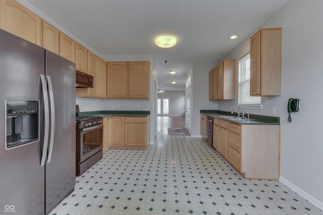 1124 Lincoln Park East Drive, Greenwood, IN 46142