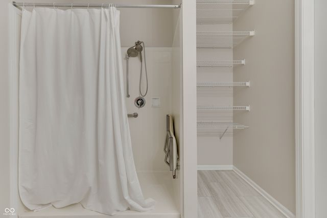 1124 Lincoln Park East Drive, Greenwood, IN 46142