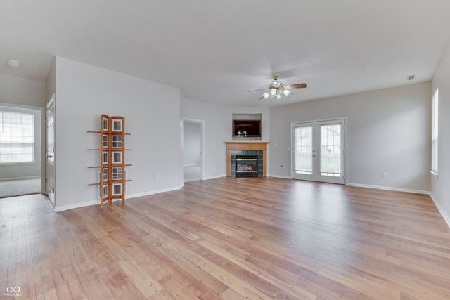 1124 Lincoln Park East Drive, Greenwood, IN 46142