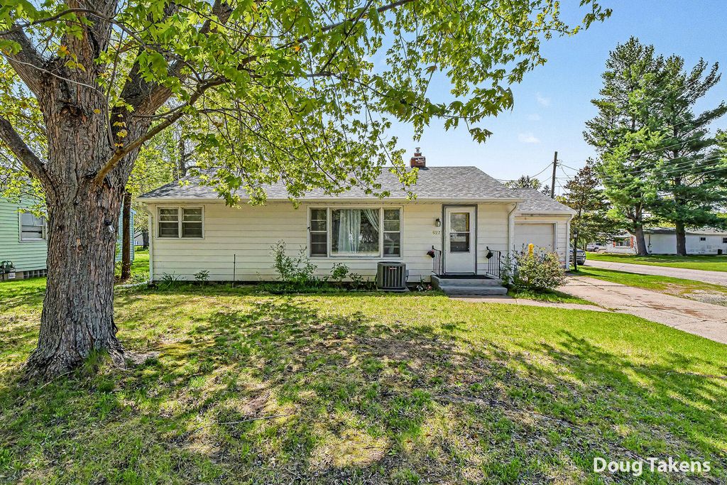 527 W Ellis Street, Belding, MI 48809