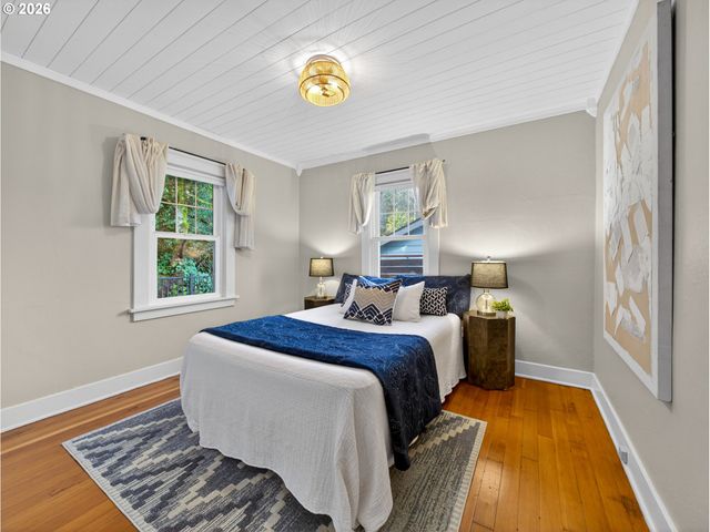 6407 S CORBETT Ave, Portland, OR 97239