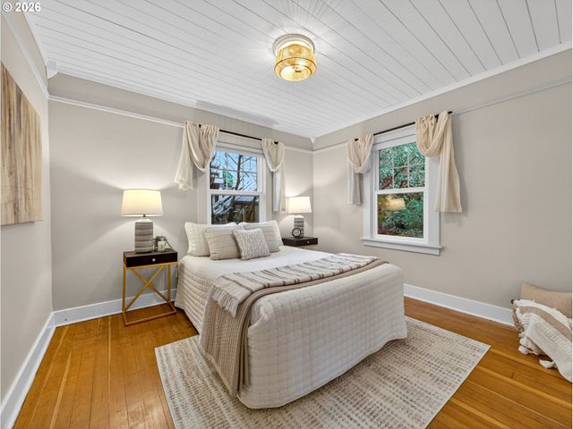 6407 S CORBETT Ave, Portland, OR 97239